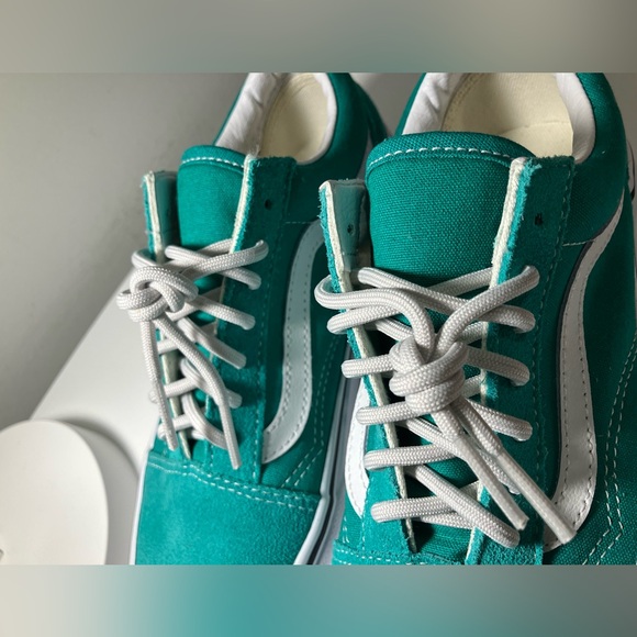 Vans - Picture 2 of 7